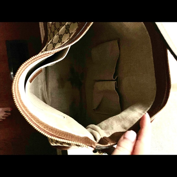 Gucci signature hobo bag leather bottom and handle. Original dust bag included. - Picture 6 of 13